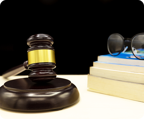 Judge's gavel and law books symbolizing immigration law, visa appeals, deportation defense, and legal consultation.